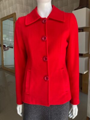 Casaco Curto Feminino de Lã.